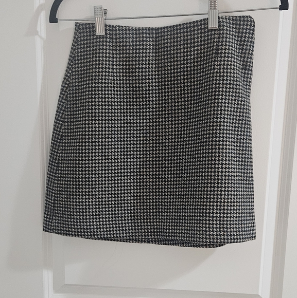 Dynamite Susie Houndstooth Mini Skirt - XXS - Picture 4 of 9